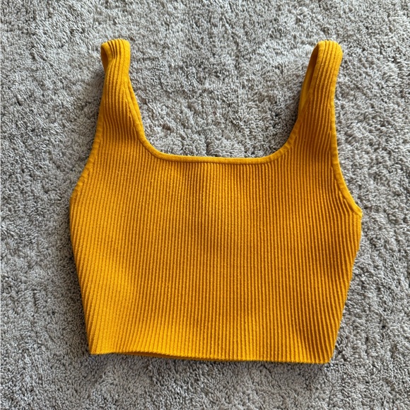 Babaton Gold Ribbed Sleeveless Crop Tank Top - Picture 2 of 4